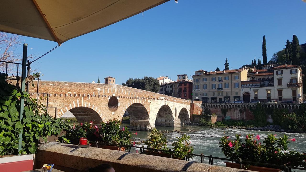 شقة Palazzo Ponte Pietra فيرونا المظهر الخارجي الصورة